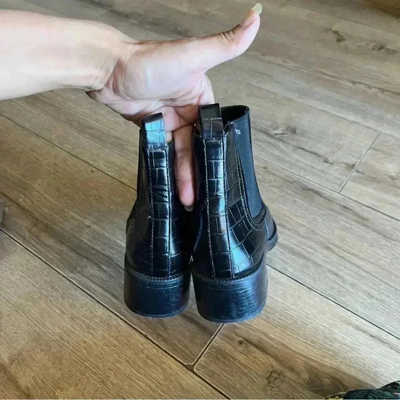 Black booties Zara woman size 6 snake pattern in back - Picture 5 of 8